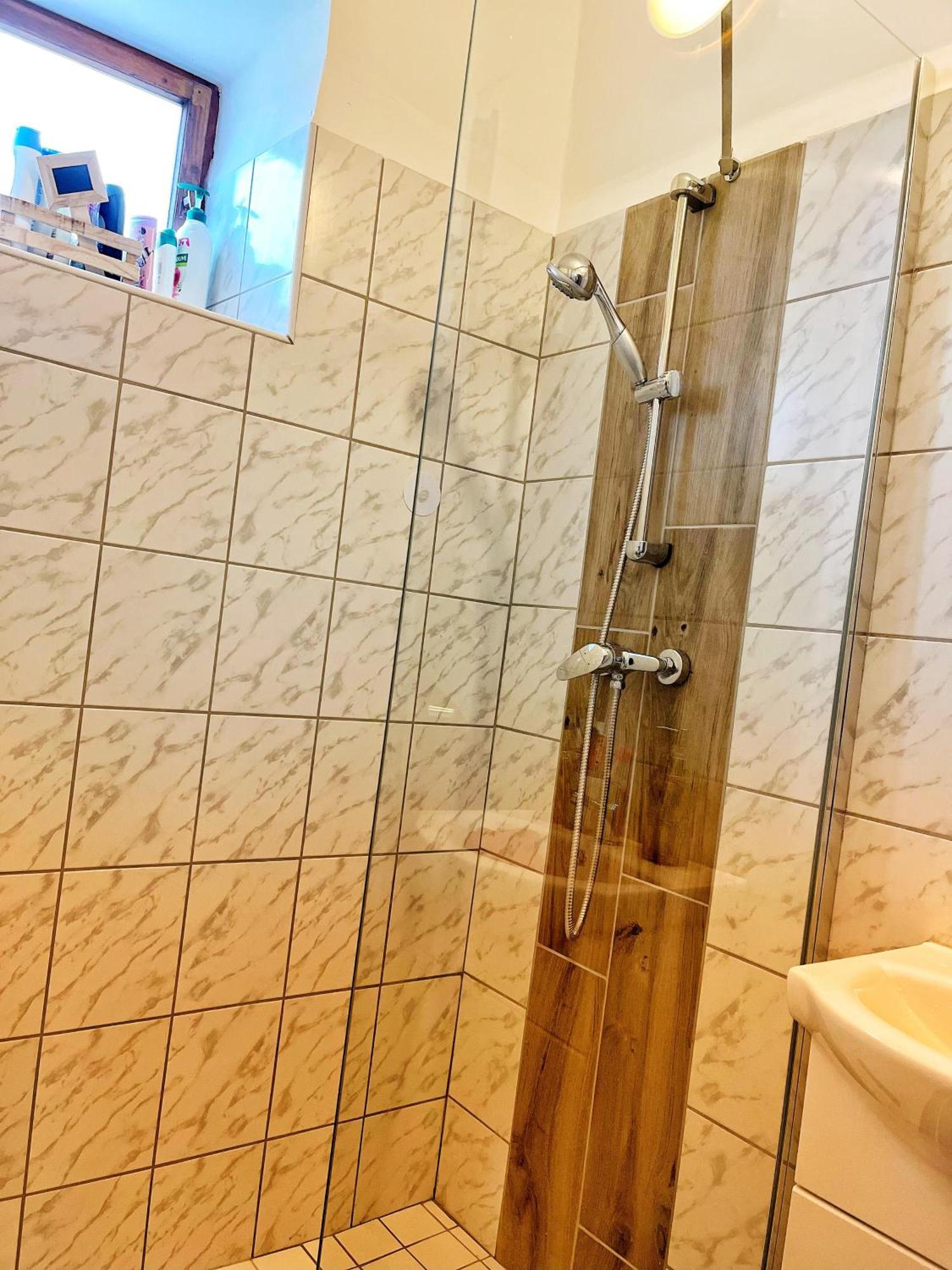 Poettyoesotthon Vendeghaz Apartment Tiszababolna ภายนอก รูปภาพ
